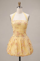 Laden Sie das Bild in den Galerie-Viewer, A-Linie gelbes Neckholder-Neckholder-Kleid mit Blumenstickerei zum Homecoming-Kleid
