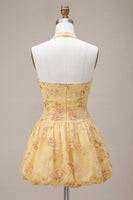 Laden Sie das Bild in den Galerie-Viewer, A-Linie gelbes Neckholder-Neckholder-Kleid mit Blumenstickerei zum Homecoming-Kleid