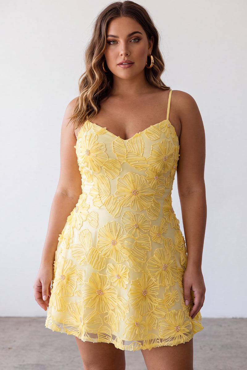 Laden Sie das Bild in den Galerie-Viewer, A-Line Gelbes Perlen Spaghetti-Träger Kurzes Abendkleid mit Perlen