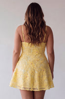 Laden Sie das Bild in den Galerie-Viewer, A-Line Gelbes Perlen Spaghetti-Träger Kurzes Abendkleid mit Perlen