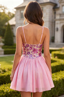 Laden Sie das Bild in den Galerie-Viewer, A-Linie pinkes Blumen-Spaghettiträger-Homecoming-Kleid mit Pailletten