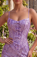 Laden Sie das Bild in den Galerie-Viewer, Pflaumenfarbener Bodycon Spaghettiträger Korsettpailletten Homecoming-Kleid mit Schleife