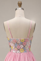 Laden Sie das Bild in den Galerie-Viewer, A-Linie pinkes Blumen-Spaghettiträger-Homecoming-Kleid mit Pailletten
