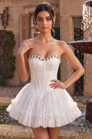 Laden Sie das Bild in den Galerie-Viewer, Lace Sweetheart Weißes A-Linien-Korsett, kurzes Homecoming-Kleid mit Rüschen