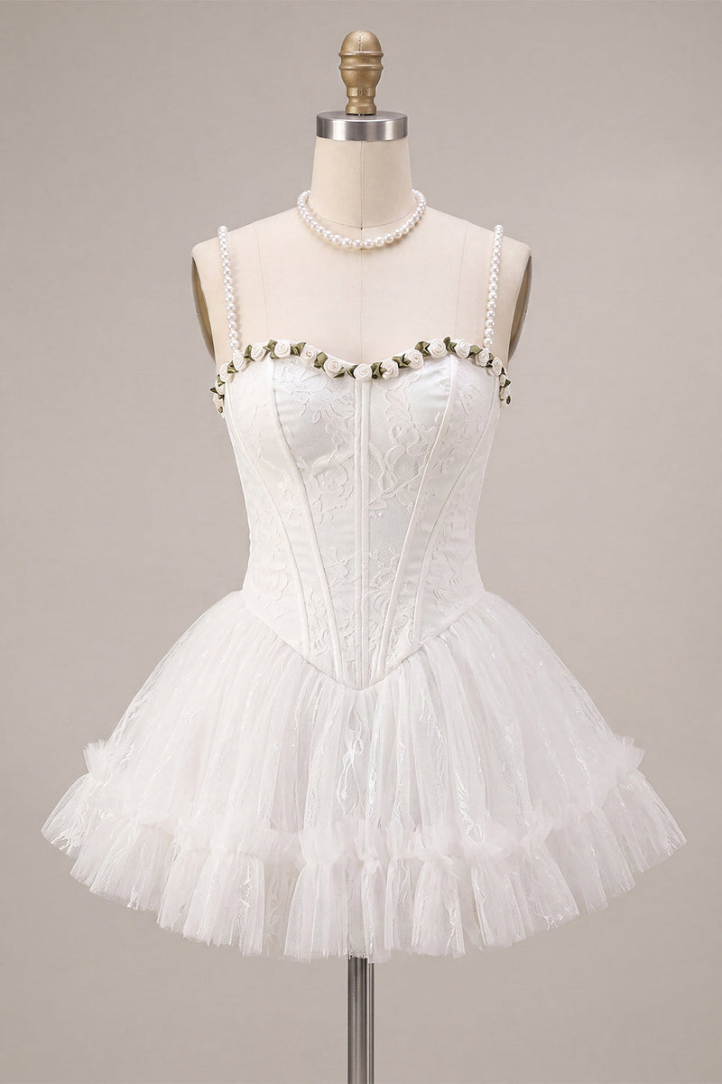 Laden Sie das Bild in den Galerie-Viewer, Lace Sweetheart Weißes A-Linien-Korsett, kurzes Homecoming-Kleid mit Rüschen