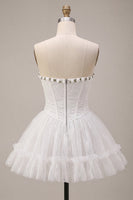 Laden Sie das Bild in den Galerie-Viewer, Lace Sweetheart Weißes A-Linien-Korsett, kurzes Homecoming-Kleid mit Rüschen