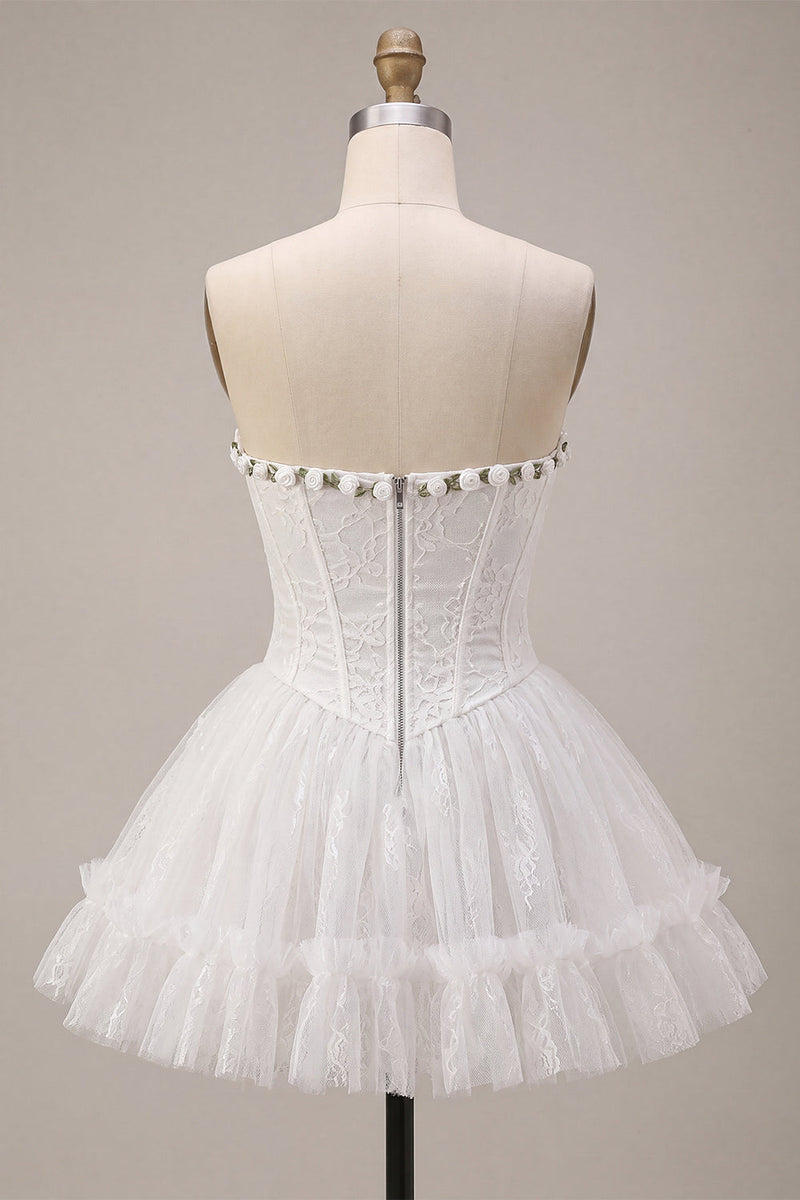Laden Sie das Bild in den Galerie-Viewer, Lace Sweetheart Weißes A-Linien-Korsett, kurzes Homecoming-Kleid mit Rüschen