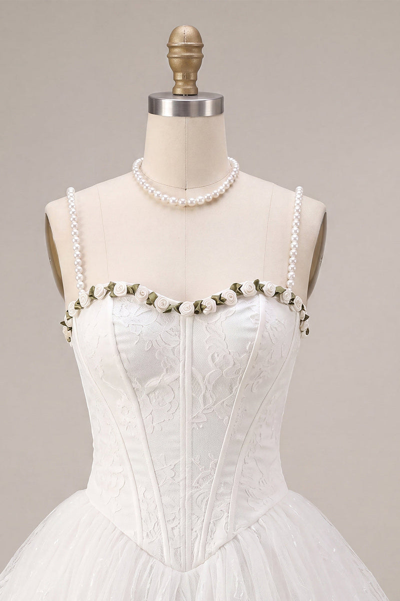 Laden Sie das Bild in den Galerie-Viewer, Lace Sweetheart Weißes A-Linien-Korsett, kurzes Homecoming-Kleid mit Rüschen