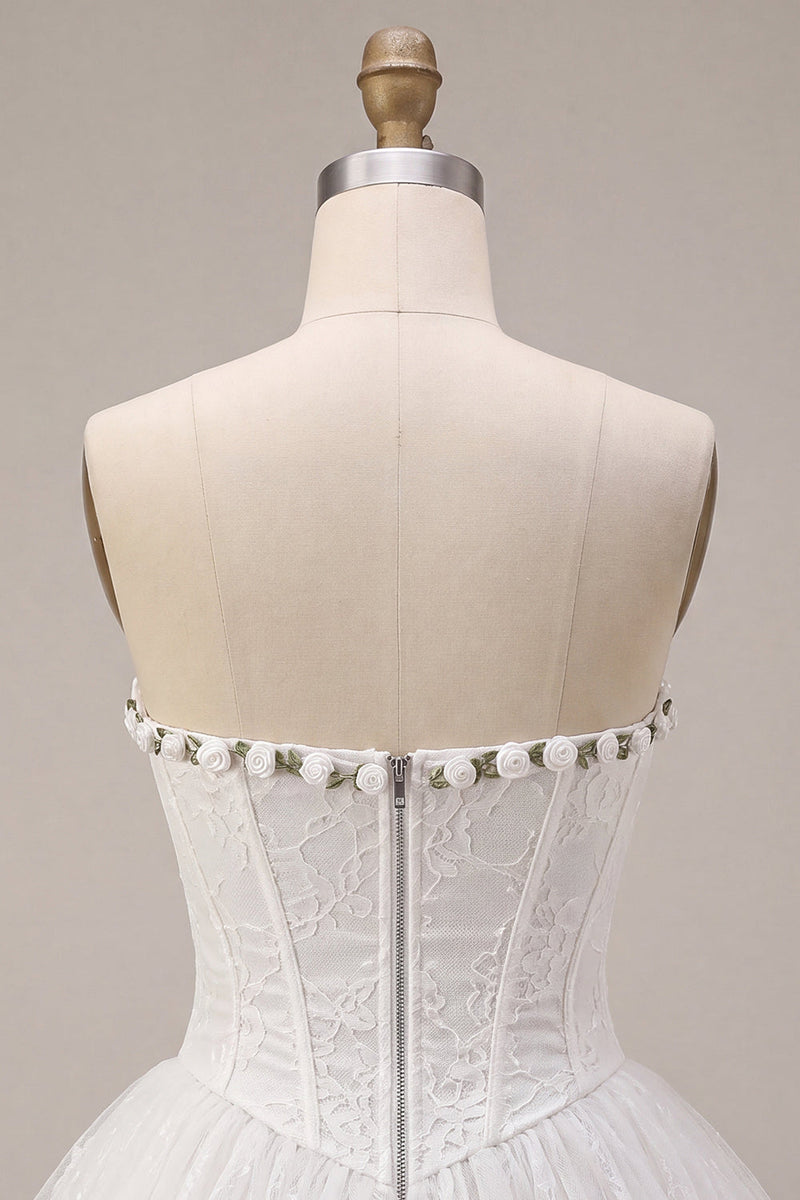 Laden Sie das Bild in den Galerie-Viewer, Lace Sweetheart Weißes A-Linien-Korsett, kurzes Homecoming-Kleid mit Rüschen