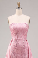 Laden Sie das Bild in den Galerie-Viewer, Trägerloses pinkes Bodycon-Pailletten-Homecoming-Kleid mit Schärpe