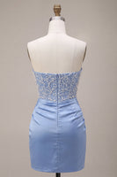 Laden Sie das Bild in den Galerie-Viewer, Himmelblaues, trägerloses Satin-Perlmutt-Kurz-Homecoming-Kurzkleid