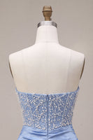 Laden Sie das Bild in den Galerie-Viewer, Himmelblaues, trägerloses Satin-Perlmutt-Kurz-Homecoming-Kurzkleid