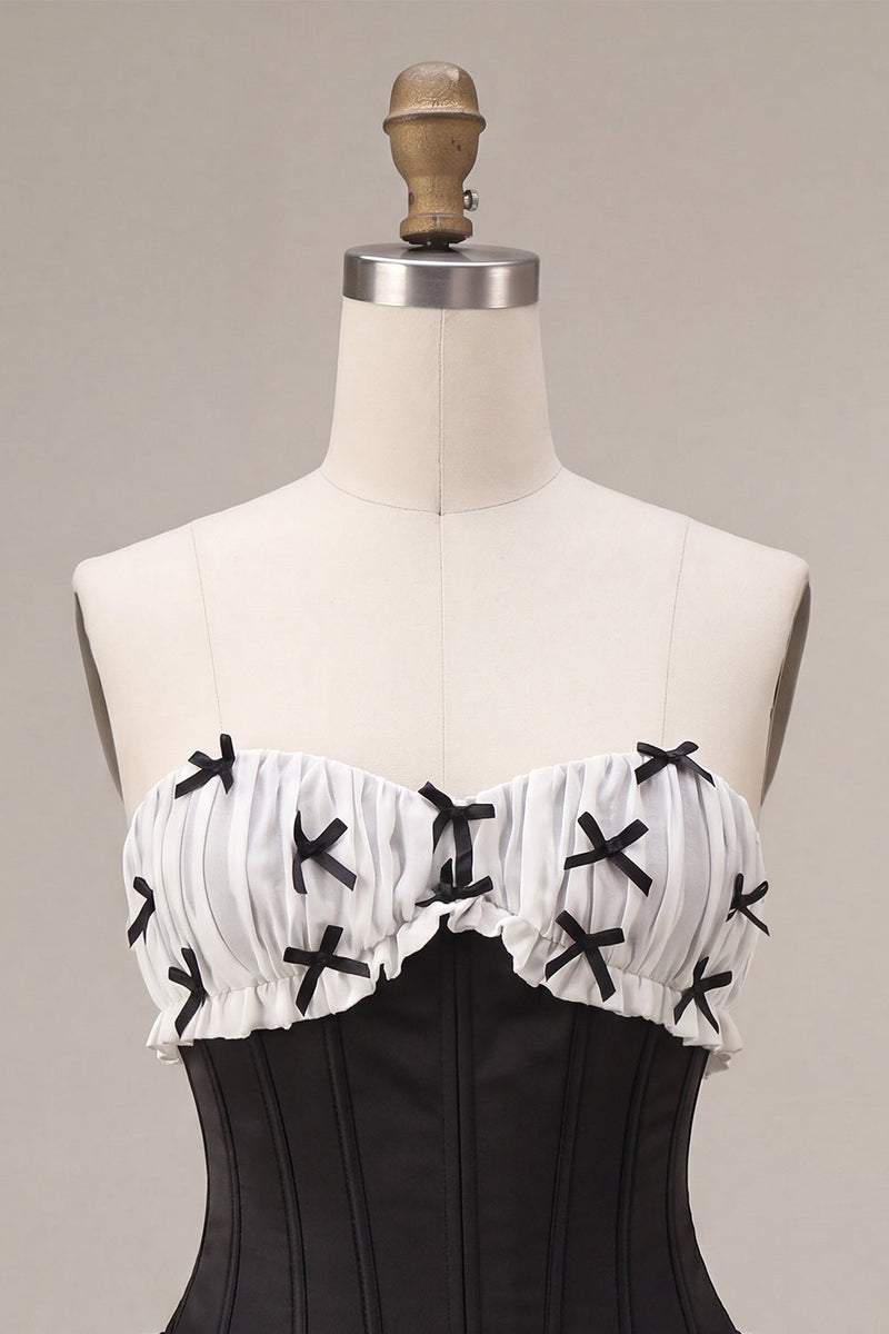 Laden Sie das Bild in den Galerie-Viewer, Schwarzes Satin-A-Linie, trägerloses, gestuftes Rüschen-Korsett-Homecoming-Kleid mit Spitze hinten