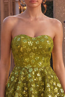 Laden Sie das Bild in den Galerie-Viewer, Olivfarbenes A-Linien gestuftes, trägerloses Pailletten-Kurzes Homecoming-Kleid