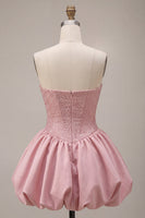 Laden Sie das Bild in den Galerie-Viewer, A-Line pinkes, trägerloses Korsett, Satin-Homecoming-Kleid mit Perlenbesatz