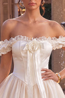 Laden Sie das Bild in den Galerie-Viewer, Elfenbeinfarbenes A-Linien-Korsett-Satin-Homecoming-Kleid mit Rüschen