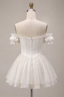 Laden Sie das Bild in den Galerie-Viewer, Elfenbeinfarbenes A-Linien-Korsett-Satin-Homecoming-Kleid mit Rüschen