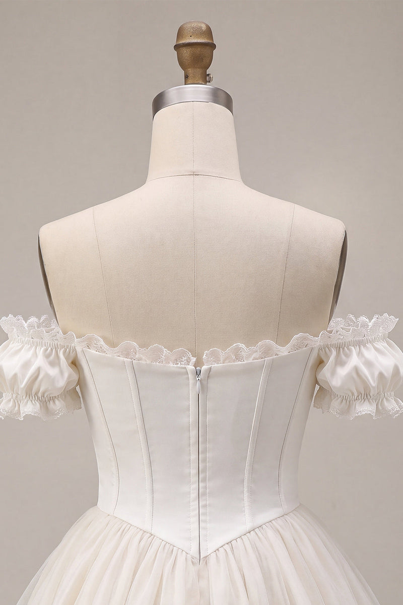 Laden Sie das Bild in den Galerie-Viewer, Elfenbeinfarbenes A-Linien-Korsett-Satin-Homecoming-Kleid mit Rüschen