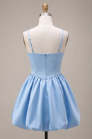 Laden Sie das Bild in den Galerie-Viewer, A-Line himmelblaues Satin-Spaghettiträger-Korsett-Heimkehrkleid mit Schleife