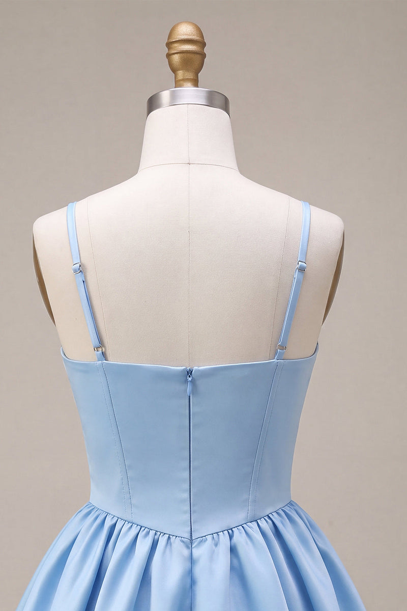 Laden Sie das Bild in den Galerie-Viewer, A-Line himmelblaues Satin-Spaghettiträger-Korsett-Heimkehrkleid mit Schleife