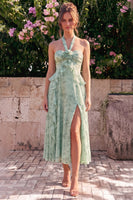 Laden Sie das Bild in den Galerie-Viewer, A-Linie Salbei-Neckholderhals Chiffon-Blumen-Midi-Kleid mit Schlitz