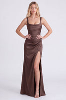 Laden Sie das Bild in den Galerie-Viewer, Espresso-Satin-Meerjungfrauen-Quadrathals-Brautjungfernkleid mit Schlitz