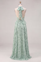 Laden Sie das Bild in den Galerie-Viewer, Salbei-Floral-Chiffon-Chiffon-Neckholderhals mit Rüschen und langem Brautjungfernkleid mit Schlitz