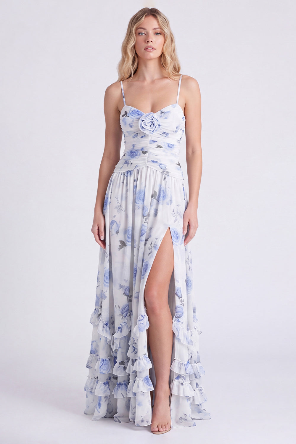 Hellblaues A-Linie Floral Chiffon Spaghetti-Träger Rüschen Langes Brautjungfernkleid mit Schlitz