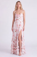 Laden Sie das Bild in den Galerie-Viewer, Hellblaues A-Linien-Floral-Chiffon-Spaghetti-Träger mit Rüschen langes Brautjungfernkleid mit Schlitz