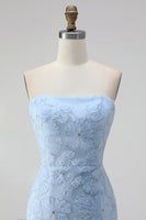 Laden Sie das Bild in den Galerie-Viewer, Hellblaues Bodycon Trägerloses Gerüschtes Blumenperlen Kurzes Abendkleid mit Schnürung