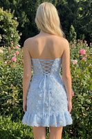 Laden Sie das Bild in den Galerie-Viewer, Hellblaues, bodycon, trägerloses, gerüschtes Blumenperlen-Homecoming-Kleid mit Schnürung hinten