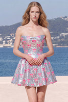 Laden Sie das Bild in den Galerie-Viewer, Glitzerndes pinkes A-Line-Trägerloses Pailletten-Homecoming-Kleid mit Schleife