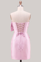 Laden Sie das Bild in den Galerie-Viewer, Blaues satinfarbenes, strapless gerafftes, enges Homecoming-Kleid mit Schleife