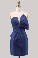 Laden Sie das Bild in den Galerie-Viewer, Blaues satinfarbenes, strapless gerafftes, enges Homecoming-Kleid mit Schleife