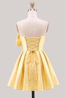 Laden Sie das Bild in den Galerie-Viewer, A-Linie Narzissen-Satin-Trägerloses, gerafftes Spitzen-Heimkehrkleid mit Schleife