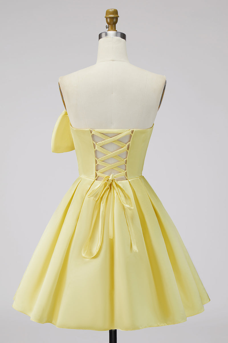 Laden Sie das Bild in den Galerie-Viewer, A-Linie Narzissen Satin Trägerloses Gerafftes Schnürung Kurzes Abendkleid mit Schleife