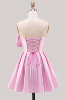 Laden Sie das Bild in den Galerie-Viewer, A-Linie Narzissen-Satin-Trägerloses, gerafftes Spitzen-Heimkehrkleid mit Schleife