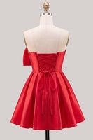 Laden Sie das Bild in den Galerie-Viewer, A-Linie Narzissen-Satin-Trägerloses, gerafftes Spitzen-Heimkehrkleid mit Schleife