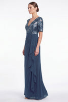 Laden Sie das Bild in den Galerie-Viewer, Marineblaues Meerjungfrauen-Floral-V-Ausschnitt mit gerafftem Chiffon Lange Mutter-der-Braut-Kleid mit Rüschen