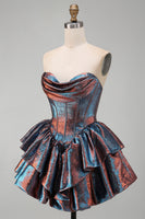 Laden Sie das Bild in den Galerie-Viewer, Irisierendes metallisches Trägerloses Korsett mit baskischer Taille Homecoming-Kleid mit Rüschen