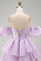 Laden Sie das Bild in den Galerie-Viewer, Schulterloses, fliederfarbenes A-Linien-Stufen-Short-Homecoming-Kleid mit Rüschen und Spitze hinten