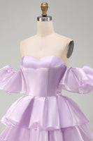 Laden Sie das Bild in den Galerie-Viewer, Schulterloses, fliederfarbenes A-Linien-Stufen-Short-Homecoming-Kleid mit Rüschen und Spitze hinten