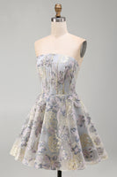 Laden Sie das Bild in den Galerie-Viewer, A-Linie blaues blumiges trägerloses Korsett mit Rüschen aus Jacquard-Spitze Rücken-Homecoming-Kleid