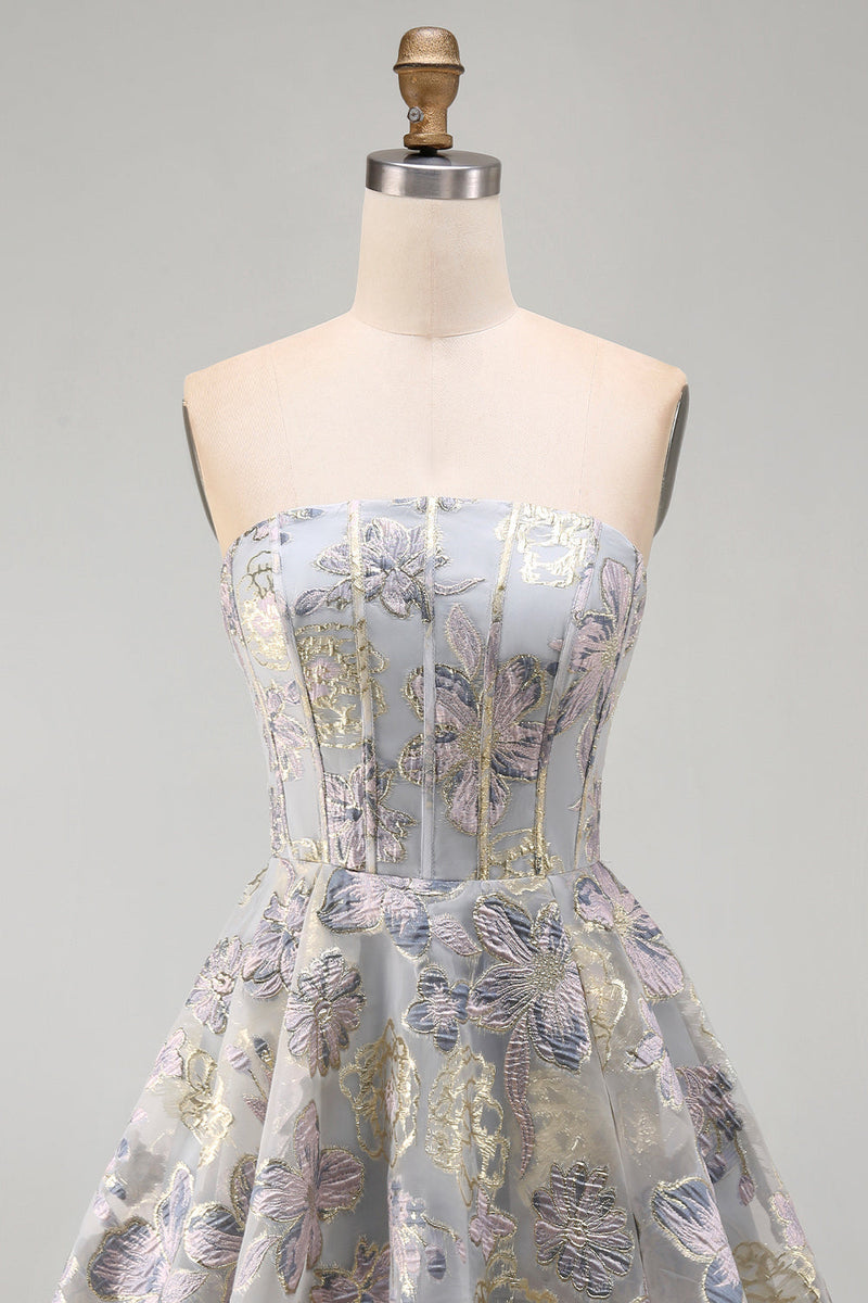 Laden Sie das Bild in den Galerie-Viewer, A-Linie blaues blumiges trägerloses Korsett mit Rüschen aus Jacquard-Spitze Rücken-Homecoming-Kleid