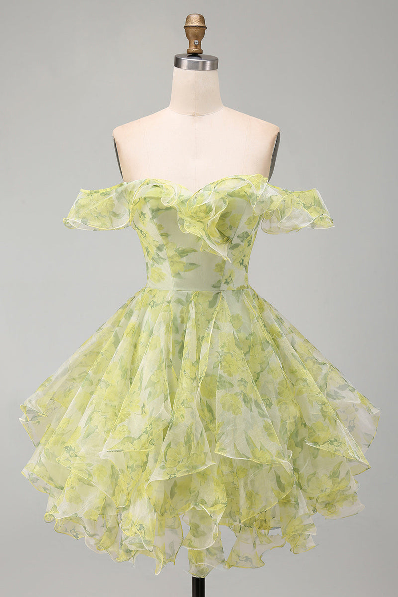 Laden Sie das Bild in den Galerie-Viewer, A-Linie gelbgrünes, schulterfreies, blumiges kurzes Homecoming-Kleid mit Rüschen