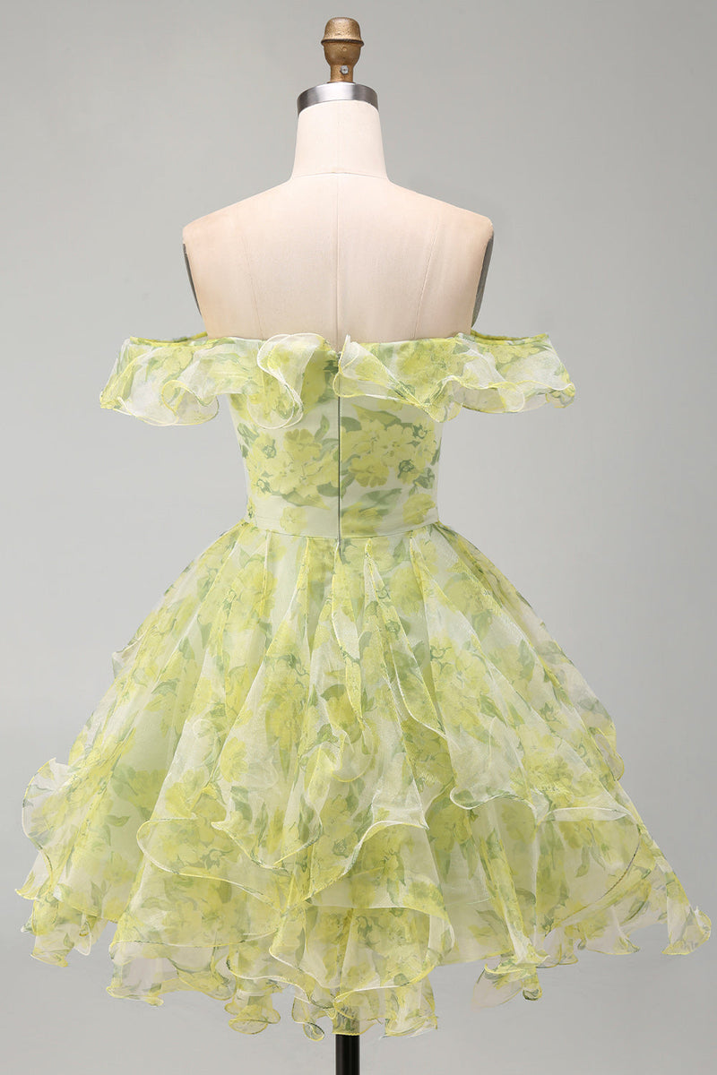 Laden Sie das Bild in den Galerie-Viewer, A-Linie gelbgrünes, schulterfreies, blumiges kurzes Homecoming-Kleid mit Rüschen