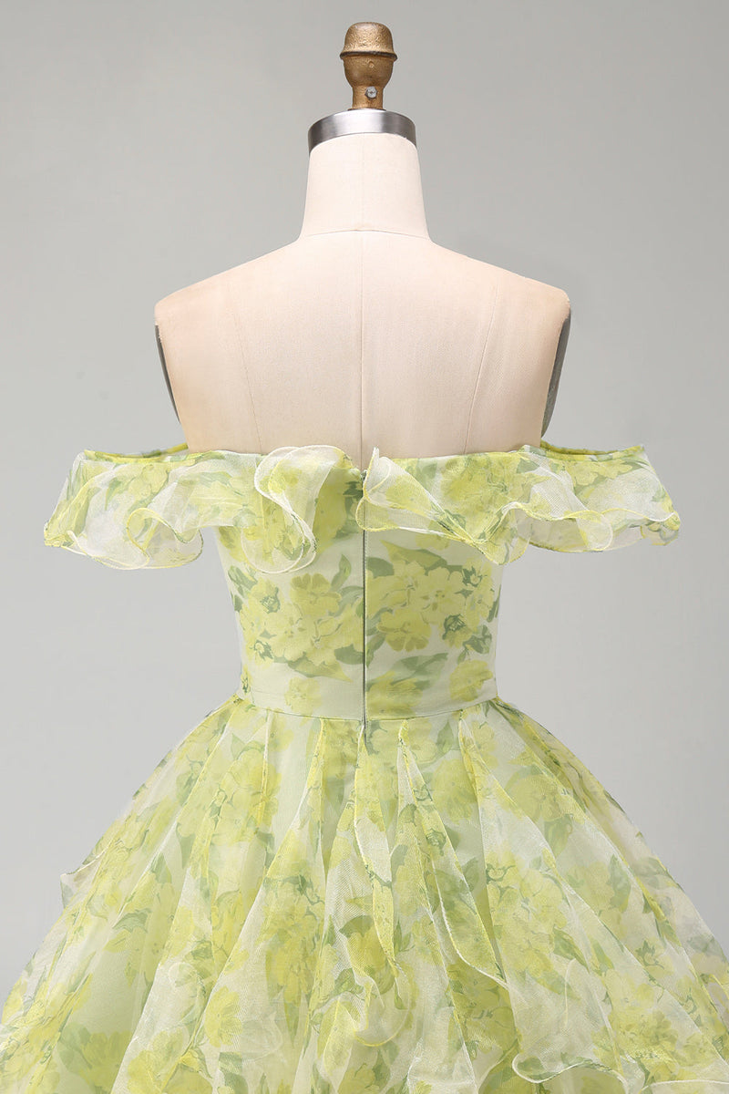 Laden Sie das Bild in den Galerie-Viewer, A-Linie gelbgrünes, schulterfreies, blumiges kurzes Homecoming-Kleid mit Rüschen