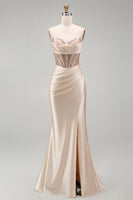 Laden Sie das Bild in den Galerie-Viewer, Champagner-Meerjungfrauen-Satin-Korsett, langes Abschlussballkleid mit Schlitz