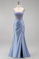 Laden Sie das Bild in den Galerie-Viewer, Staubiges blaues Blumenapplikationen, Pailletten, transparentes Korsett, geraffte Meerjungfrau, Satin, langes Abschlussballkleid
