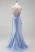Laden Sie das Bild in den Galerie-Viewer, Staubiges blaues Blumenapplikationen, Pailletten, transparentes Korsett, geraffte Meerjungfrau, Satin, langes Abschlussballkleid